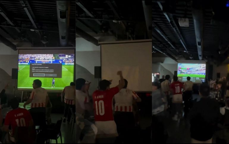 Un corte de transmisión en pleno penal desató la frustración y luego el festejo de aficionados paraguayos. X/@SantiRavidlasPy/ESPECIAL