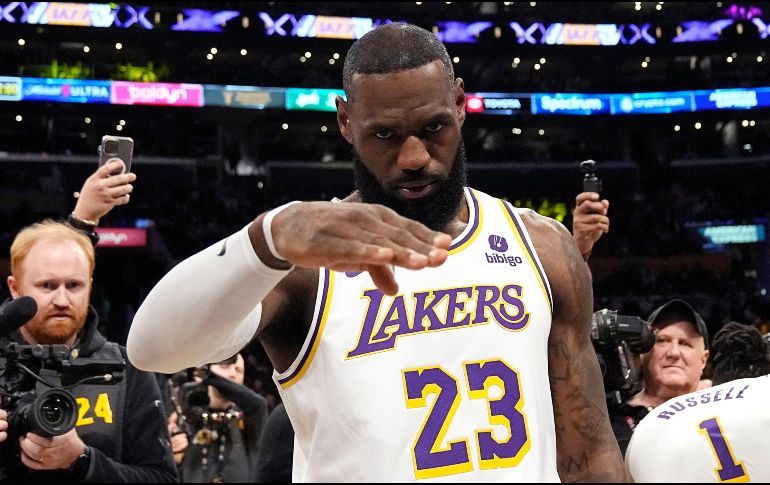 James saldrá de los Lakers tras ocho años en los que conquistó el anillo en la Burbuja de Orlando en 2020. AP / ARCHIVO