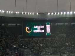 El protocolo de seguridad por actividad eléctrica obligó a suspender los calentamientos y aplazar el silbatazo inicial. EL INFORMADOR/ P. GALLARDO.