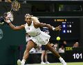 Serena Williams. La siete veces campeona del torneo mostró destellos de su mejor tenis, aunque no pudo evitar la derrota en lo que podría ser su última participación. EFE/T. Akmen