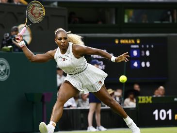 Serena Williams. La siete veces campeona del torneo mostró destellos de su mejor tenis, aunque no pudo evitar la derrota en lo que podría ser su última participación. EFE/T. Akmen