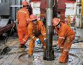La apreciación del peso frente al dólar fue uno de los factores que afectaron los ingresos del petróleo. AP