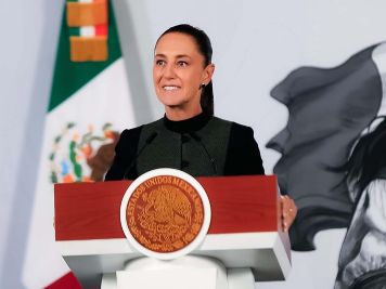 Claudia Sheinbaum va por la regulación del uso de la IA y las redes sociales