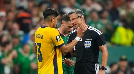 la clasificación de México a los octavos de final y la eliminación de Ecuador, el partido será recordado por consolidar una regla que busca limpiar el deporte. AP / N. PISARENKO