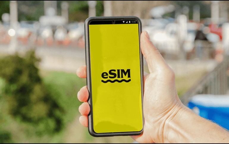 Antes de cambiar de tecnología o contratar una nueva línea, conviene verificar que el dispositivo sea compatible con eSIM y mantenerse al tanto de los requisitos establecidos por la autoridad correspondiente. CANVA