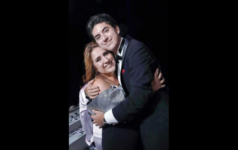 Carolina Vega y Roberto Aguirre. GENTE BIEN JALISCO / Graduación Liceo del Valle