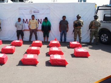 Los ocho detenidos y el material incautado fueron puestos a disposición del Ministerio Público. ESPECIAL/SEMAR