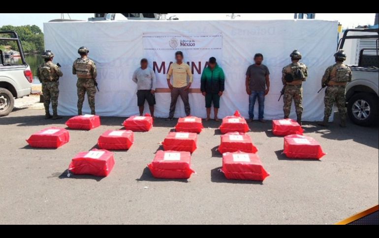 Los ocho detenidos y el material incautado fueron puestos a disposición del Ministerio Público. ESPECIAL/SEMAR
