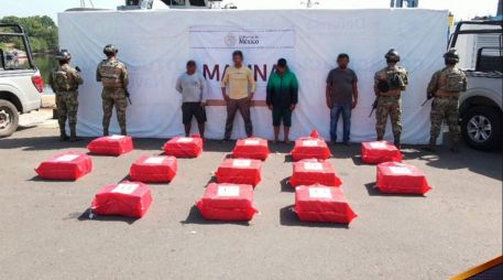 Los ocho detenidos y el material incautado fueron puestos a disposición del Ministerio Público. ESPECIAL/SEMAR