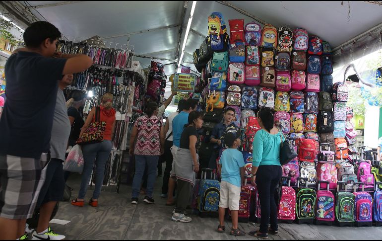 Los negocios dedicados a la venta de alimentos y bebidas, playeras tuvieron alza en ventas de hasta el 100 por ciento. EL INFORMADOR / ARCHIVO