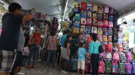 Los negocios dedicados a la venta de alimentos y bebidas, playeras tuvieron alza en ventas de hasta el 100 por ciento. EL INFORMADOR / ARCHIVO