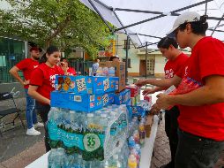 Entre los artículos que se recibirán se encuentran insumos para curaciones y primeros auxilios, alimentos no perecederos y materiales como picos, palas y pilas. ESPECIAL/UDEG
