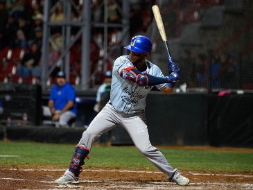 La serie continuará este jueves con el tercer enfrentamiento, programado a las 19:10 horas y a nueve innings, donde Charros buscará reencontrarse con la victoria y evitar salir barrido de Durango. CORTESÍA/ Club Caliente de Durango.