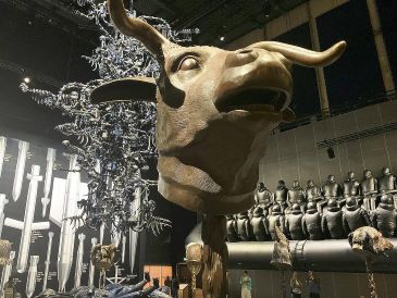 Ai Weiwei reúne en “Button Up!” algunas de sus piezas más emblemáticas y nuevas creaciones realizadas especialmente para esta exposición en Mánchester. EFE