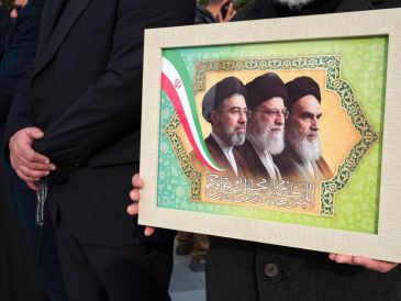 Antes de su nombramiento como líder supremo, la mayoría de los iraníes no habían escuchado ni oído a Mojtaba, quien optó por trabajar en la oficina de su padre con un perfil alejado de la luz pública. EFE/J. León