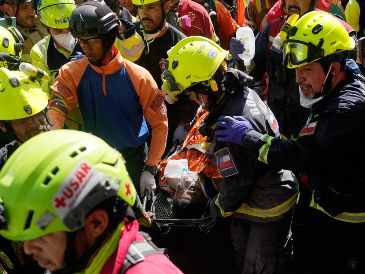 El derrumbe del edificio en Venezuela fue provocado por los dos terremotos consecutivos del 24 de junio de magnitudes de 7.2 y 7.5AP / F. VERGARA