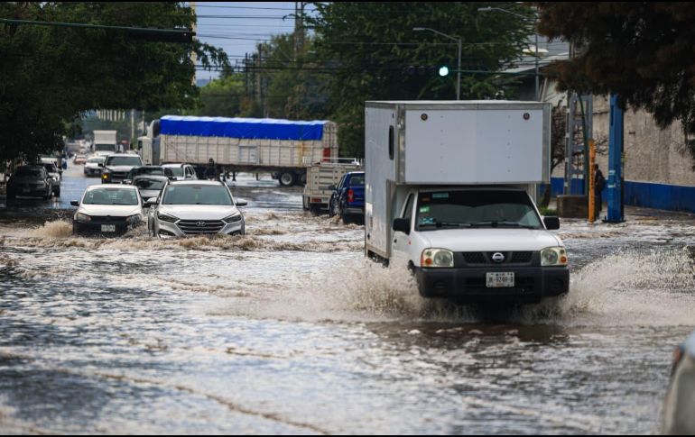Transporte público suspende actividades por las fuertes lluvias registradas este jueves. EL INFORMADOR / J. ACOSTA