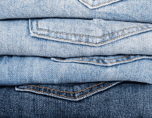 De acuerdo con la información de la revista del consumidor del mes de Julio, la Profeco reveló los jeans que no se decoloran. CANVA