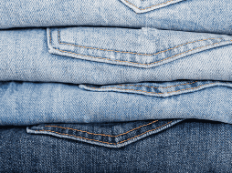De acuerdo con la información de la revista del consumidor del mes de Julio, la Profeco reveló los jeans que no se decoloran. CANVA
