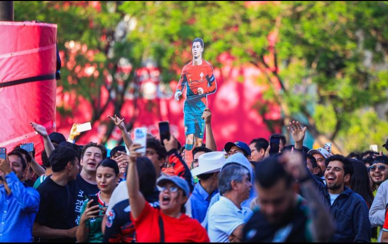El Fan Fest de Guadalajara se vistió de rojo para apoyar a Portugal este  jueves. EL INFORMADOR / J. ACOSTA