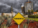 Se prevé que las precipitaciones inicien como chubascos aislados de moderada intensidad, pero tienen el potencial de intensificarse rápidamente hacia el anochecer. ESPECIAL / CANVA