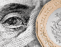 Considera que la cotización del dólar frente al péso mexicano fluctúa a lo largo del día debido a los factores de oferta-demanda. ESPECIAL/Canva