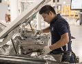 Las vacantes disponibles en la industria automotriz son para todo tipo de actividades, pero destacan operarios de producción y ensamble. EFE / ARCHIVO