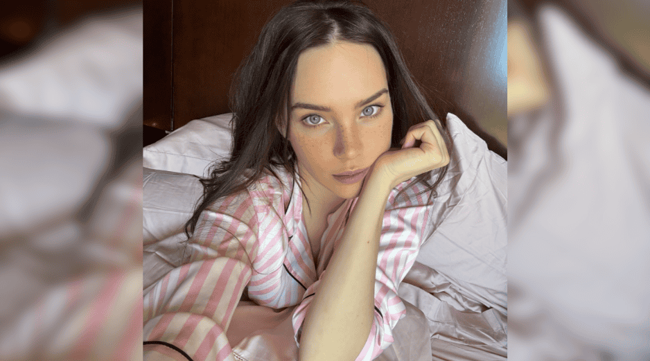 Lejos de engancharse en la polémica, Belinda reaccionó a las críticas compartiendo en sus redes sociales una serie de fotografías en pijama con un estilo sensual. ESPECIAL/ Facebook/ Belinda