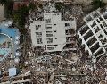 Esta imagen del jueves 2 de julio de 2026 muestra edificios que se derrumbaron durante los dos terremotos recientes en La Guaira, Venezuela. AP/M. Delacroix