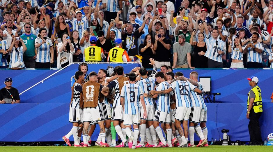 Argentina sella su pase a octavos de final en el Estadio Miami. Imago7/ Sebastian Laureano Miranda