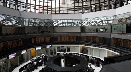 Al interior del mercado mexicano, destacaron las pérdidas semanales de las emisoras Grupo Carso, América Móvil, Arca Continental, Volaris y Walmex. AFP/ARCHIVO