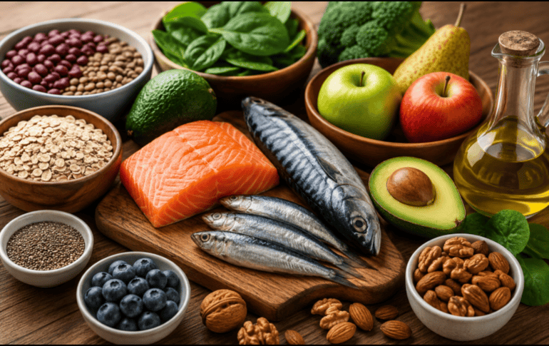 Si combinas el consumo de estos alimentos efectivos con la práctica regular de ejercicio físico y mantienes un peso saludable, lograrás bajar tus triglicéridos de forma natural y sostenida. IA