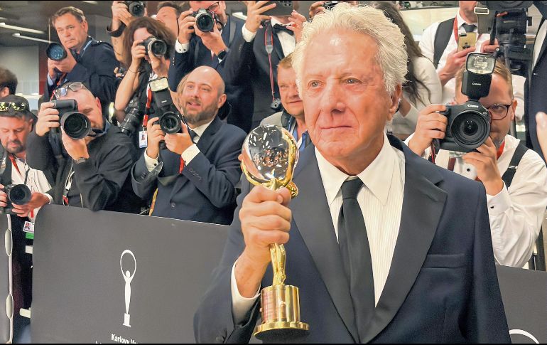 Dustin Hoffman recibió un homenaje a su trayectoria en la edición 60 del Festival de Karlovy Vary. EFE