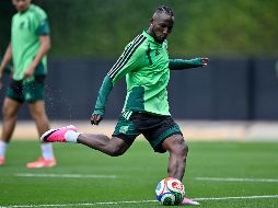 Julián Quiñones en el entrenamiento de la selección mexicana, que el domingo enfrentará a la de Inglaterra en el estadio Azteca. IMAGO7/E. Espinosa