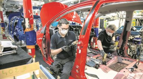 Industria automotriz. Una de las más beneficiadas por el T-MEC. EFE/S. Courdji