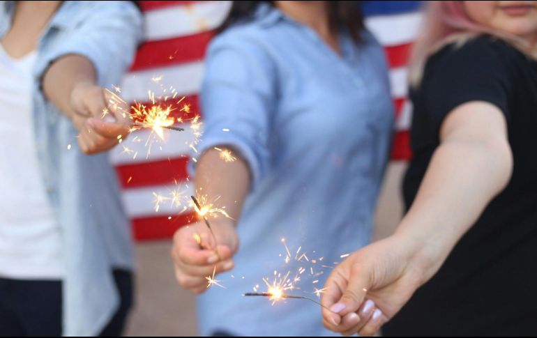 Desafortunadamente la ley federal estadounidense no obliga de ninguna manera a los empleadores a emitir un pago extra por laborar este día. Unsplash