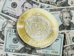 El cierre de la semana del 29 de junio al 3 de julio dejó un balance optimista para el peso mexicano frente al dólar. ESPECIAL / CANVA