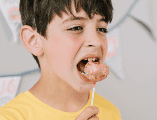 Dedicar el tiempo necesario a cada platillo protegerá tu bienestar integral a largo plazo y mejorará tu relación con la comida en la era del consumo rápido. CANVA