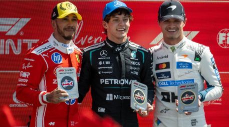 Lewis Hamilton (Ferrari) salió desde la pole position y lideró las primeras vueltas, pero terminó viéndose superado por la potencia del Mercedes de Kimi Antonelli. Lando Norris (McLaren), vigente campeón del mundo británico, fue tercero. AFP