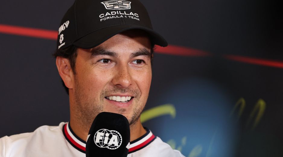 Cadillac presentó el diseño que llevará Checo Pérez durante la actividad en Silverstone. EFE/ A. SZILAGYI.