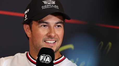 Cadillac presentó el diseño que llevará Checo Pérez durante la actividad en Silverstone. EFE/ A. SZILAGYI.