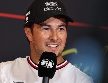 Cadillac presentó el diseño que llevará Checo Pérez durante la actividad en Silverstone. EFE/ A. SZILAGYI.
