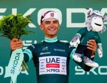 El triunfo representa un nuevo paso en la trayectoria del mexicano, quien llegó al Tour después de consolidarse como una de las principales cartas del UAE Team Emirates-XRG. EFE / A. García