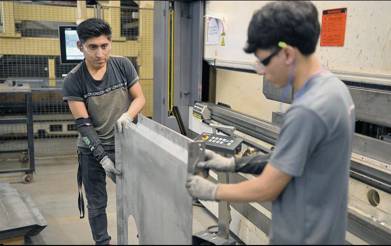 La revisión del T-MEC representa una ventana para fortalecer la posición de Norteamérica como la región económica más integrada y competitiva del mundo. AFP