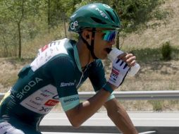 Con apenas tres etapas disputadas en su debut en la Grande Boucle, Isaac del Toro se mantiene entre los hombres fuertes de la clasificación general. EFE / G. Horcajuelo