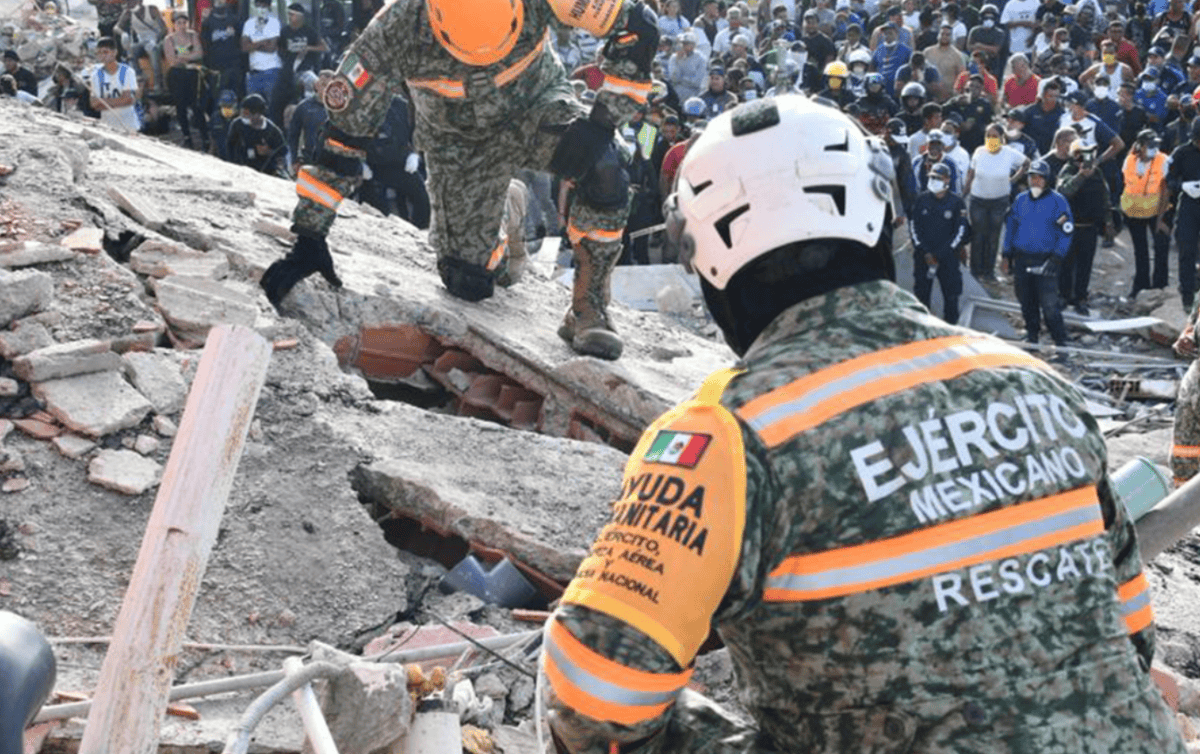 Rescatistas mexicanos recuperan 80 cuerpos y reciben reconocimiento en Venezuela | El Informador