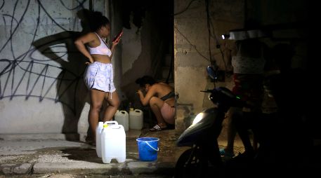Cuba sufrió este lunes un nuevo apagón nacional por una desconexión total del Sistema Eléctrico Nacional, el tercero en lo que va de 2026 y el octavo en casi 24 meses. EFE/E. Mastrascusa