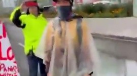 Cuauhtémoc Blanco fue increpado por manifestantes, así vandalizaron su camioneta