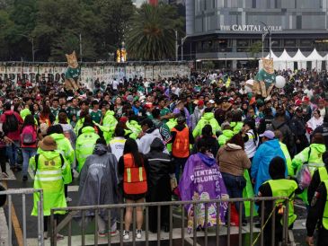 Personal de Seguridad cierra temporalmente el acceso al Ángel de la Independencia, en un filtro instalado a la altura de la Glorieta del Ahuehuete. SUN/H. Salvador