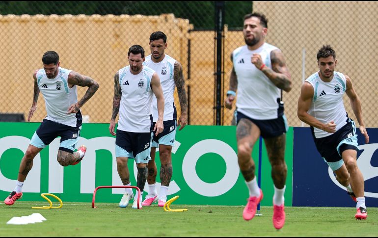 Entrenamiento de Argentina. La Albiceleste busca seguir su camino hacia el bicampeonato mundial, hazaña que sólo ha conseguido Brasil, en 1958 y 1962. EFE/R. Wittek